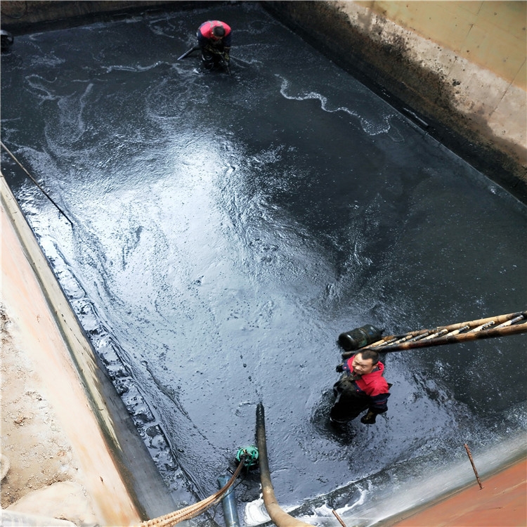 靖西废水池清理