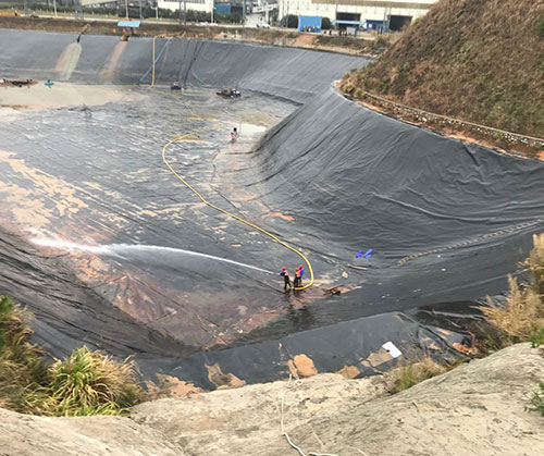 靖西废水池清理